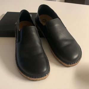 Birkenstock size 41 L-10 M-8.  Callan Natural Leather Shoes